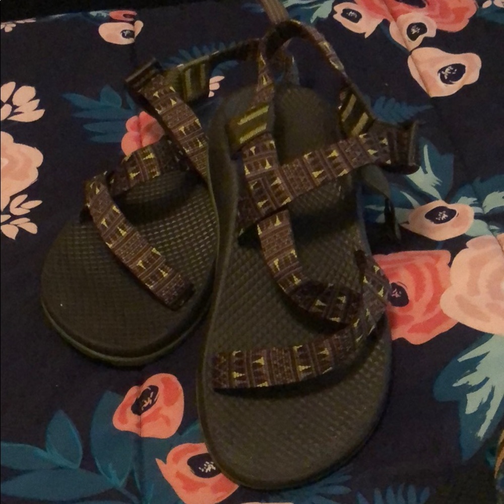 Chaco kid’s sandals - size US 4